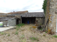 FARM BUILDINGS FOR SALE GOURGE (79) LAND 5367 m²