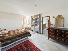25 minutes south of Fontainebleau, magnificent 220 m2 farmhouse, fully renovated, on a 6,332 m2 wooded park.
