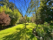 25 minutes south of Fontainebleau, magnificent 220 m2 farmhouse, fully renovated, on a 6,332 m2 wooded park.