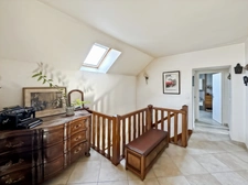 25 minutes south of Fontainebleau, magnificent 220 m2 farmhouse, fully renovated, on a 6,332 m2 wooded park.