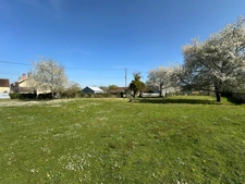 GRISELLE - Corps de ferme entier 9 bâtiments - Terrain de 4 212 m2