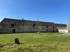 GRISELLE - Corps de ferme entier 9 bâtiments - Terrain de 4 212 m2