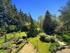 25 minutes south of Fontainebleau, magnificent 220 m2 farmhouse, fully renovated, on a 6,332 m2 wooded park.