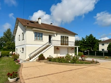 DORDIVES (45) proche gare - Maison 5/6 pièces de 124 m2 + 90 m2 de sous-sol en rez de jardin - Terrain de 1 336 m2