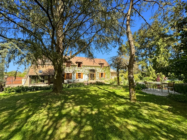 FONTAINEBLEAU SUD à 25mn, Longère de 220 m2 - Parc arboré de 6 332 m2