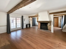 NEMOURS (77) centre ville. Maison Atypique 7 pièces de 170 m² avec extérieurs en plusieurs terrasses.