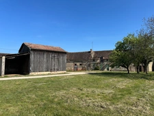 GRISELLE - Corps de ferme entier 9 bâtiments - Terrain de 4 212 m2