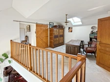 25 minutes south of Fontainebleau, magnificent 220 m2 farmhouse, fully renovated, on a 6,332 m2 wooded park.