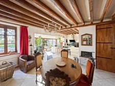 25 minutes south of Fontainebleau, magnificent 220 m2 farmhouse, fully renovated, on a 6,332 m2 wooded park.