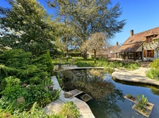 25 minutes south of Fontainebleau, magnificent 220 m2 farmhouse, fully renovated, on a 6,332 m2 wooded park.