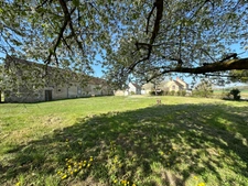 GRISELLE - Corps de ferme entier 9 bâtiments - Terrain de 4 212 m2