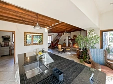 25 minutes south of Fontainebleau, magnificent 220 m2 farmhouse, fully renovated, on a 6,332 m2 wooded park.