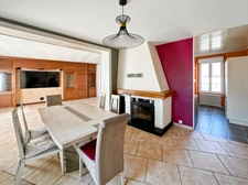 SOUPPES S/LOING proche à 5mn. Maison de caractère 7 pièces de 190 m2 sur terrain clos de 350 m2 avec garage.