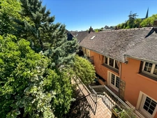 NEMOURS (77) centre ville. Maison Atypique 7 pièces de 170 m² avec extérieurs en plusieurs terrasses.