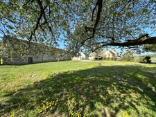 Ferrières proche à 3 mn - Corps de ferme de 5 bâtiments potentiel de 250 m2 environ sur Terrain de 2785 M2