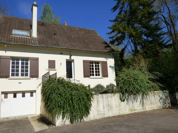 SOUPPES SUR LOING maison P5 de 126 m² sur sous-sol total - Terrain de 1096 m² 