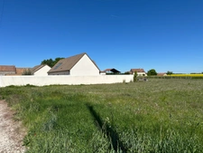 POLIGNY (77) Terrain à bâtir de 1 548 m2 - Façade de 24m