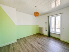 SOUPPES S/LOING proche à 5mn. Maison de caractère 7 pièces de 190 m2 sur terrain clos de 350 m2 avec garage.