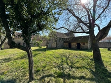 GRISELLE - Corps de ferme entier 9 bâtiments - Terrain de 4 212 m2