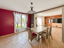 SOUPPES S/LOING proche à 5mn. Maison de caractère 7 pièces de 190 m2 sur terrain clos de 350 m2 avec garage.