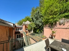 NEMOURS (77) centre ville. Maison Atypique 7 pièces de 170 m² avec extérieurs en plusieurs terrasses.