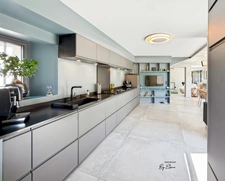 Renovated Architect-Designed Villa – 20 Minutes from Paris – Overlooking Château Park – High-End Finishes