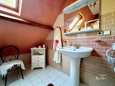 GUERMANTES – Villa d’architecte (249 m² utiles) dans le quartier du Golf de Bussy-Guermantes, beaux volumes et grand jardin