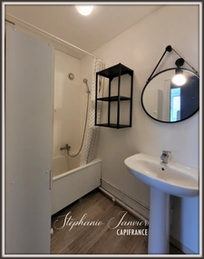 Appartement F2, à louer VAIRES SUR MARNE de 48,04 m², gare à pied, dernier étage.