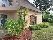 GUERMANTES – Villa d’architecte (249 m² utiles) dans le quartier du Golf de Bussy-Guermantes, beaux volumes et grand jardin