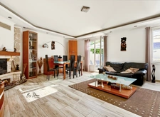Maison de ville familiale rénovée 4ch dont 2 suites, gare à pied, Bussy-Saint-Georges (Seine-et-Marne), jardin et piscine chauffée au calme et sans vis-à-vis, proche Disney, à vendre 
