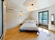 Renovated Architect-Designed Villa – 20 Minutes from Paris – Overlooking Château Park – High-End Finishes