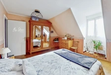 BRIGHT AND PEACEFUL FAMILY HOME – CHÂTEAU AREA – 4 BEDROOMS – LARGE POOL-READY GARDEN – CLOSE TO SHOPS, SCHOOLS, A4/A104 – RER A BUSSY-SAINT-GEORGES 5 MIN, PARIS 30 MIN