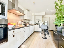 Appartement F3 à vendre – Rez-de-jardin – 140 m² jardin privatif – Résidence récente – Chessy Bourg – 2 parkings en sous-sol