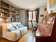 BRIGHT AND PEACEFUL FAMILY HOME – CHÂTEAU AREA – 4 BEDROOMS – LARGE POOL-READY GARDEN – CLOSE TO SHOPS, SCHOOLS, A4/A104 – RER A BUSSY-SAINT-GEORGES 5 MIN, PARIS 30 MIN