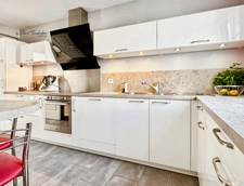 À vendre: Maison familiale indépendante dans un quartier pavillonnaire très recherché, à 10 minutes à pied du RER A
