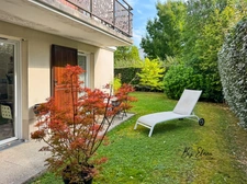 Appartement F3 à vendre – Rez-de-jardin – 140 m² jardin privatif – Résidence récente – Chessy Bourg – 2 parkings en sous-sol