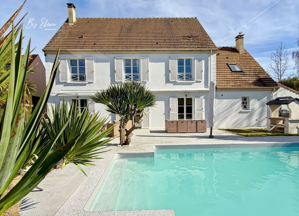 Villa 6 ch dont 2 suites, piscine chauffée, sans vis-à-vis – Claye-Souilly (Seine-et-Marne) – 2 garages – grand jardin – au calme – élégante et familiale - sans vis-à-vis – proche Disney - à vendre