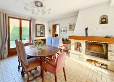 BRIGHT AND PEACEFUL FAMILY HOME – CHÂTEAU AREA – 4 BEDROOMS – LARGE POOL-READY GARDEN – CLOSE TO SHOPS, SCHOOLS, A4/A104 – RER A BUSSY-SAINT-GEORGES 5 MIN, PARIS 30 MIN