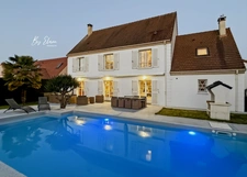 Villa 6 ch dont 2 suites, piscine chauffée, sans vis-à-vis – Claye-Souilly (Seine-et-Marne) – 2 garages – grand jardin – au calme – élégante et familiale - sans vis-à-vis – proche Disney - à vendre