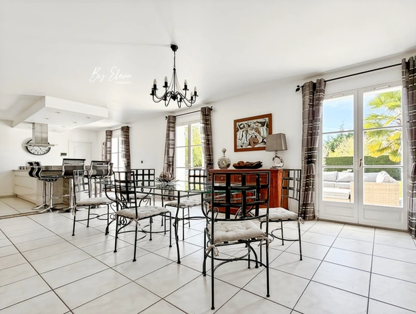 Villa 6 ch dont 2 suites, piscine chauffée, sans vis-à-vis – Claye-Souilly (Seine-et-Marne) – 2 garages – grand jardin – au calme – élégante et familiale - sans vis-à-vis – proche Disney - à vendre