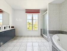 Villa 6 ch dont 2 suites, piscine chauffée, sans vis-à-vis – Claye-Souilly (Seine-et-Marne) – 2 garages – grand jardin – au calme – élégante et familiale - sans vis-à-vis – proche Disney - à vendre