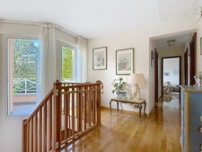 GUERMANTES – Villa d’architecte (249 m² utiles) dans le quartier du Golf de Bussy-Guermantes, beaux volumes et grand jardin