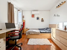 Maison de ville familiale rénovée 4ch dont 2 suites, gare à pied, Bussy-Saint-Georges (Seine-et-Marne), jardin et piscine chauffée au calme et sans vis-à-vis, proche Disney, à vendre 