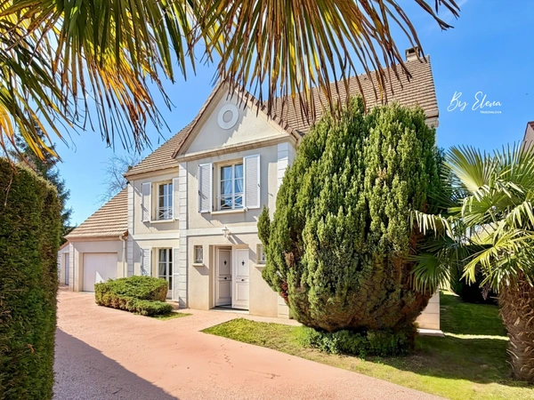 Villa 6 ch dont 2 suites, piscine chauffée, sans vis-à-vis – Claye-Souilly (Seine-et-Marne) – 2 garages – grand jardin – au calme – élégante et familiale - sans vis-à-vis – proche Disney - à vendre