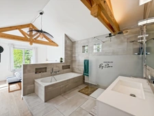 Renovated Architect-Designed Villa – Bussy Golf – Single-Level Living – 5 Bedrooms – RER A Within Walking Distance – For Sale in Bussy-Saint-Georges