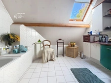 GUERMANTES – Villa d’architecte (249 m² utiles) dans le quartier du Golf de Bussy-Guermantes, beaux volumes et grand jardin