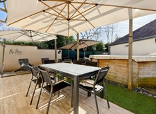 Maison de ville familiale rénovée 4ch dont 2 suites, gare à pied, Bussy-Saint-Georges (Seine-et-Marne), jardin et piscine chauffée au calme et sans vis-à-vis, proche Disney, à vendre 