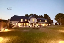 Renovated Architect-Designed Villa – 20 Minutes from Paris – Overlooking Château Park – High-End Finishes
