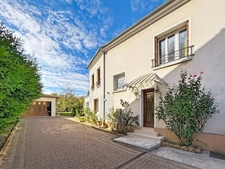 House – Torcy Village – 188 m², 5 Bedrooms, Large Plot, Double Garage and Outbuildings