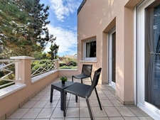 GUERMANTES – Villa d’architecte (249 m² utiles) dans le quartier du Golf de Bussy-Guermantes, beaux volumes et grand jardin